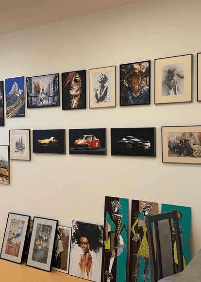 Obrazy z vlastných fotografií na stene